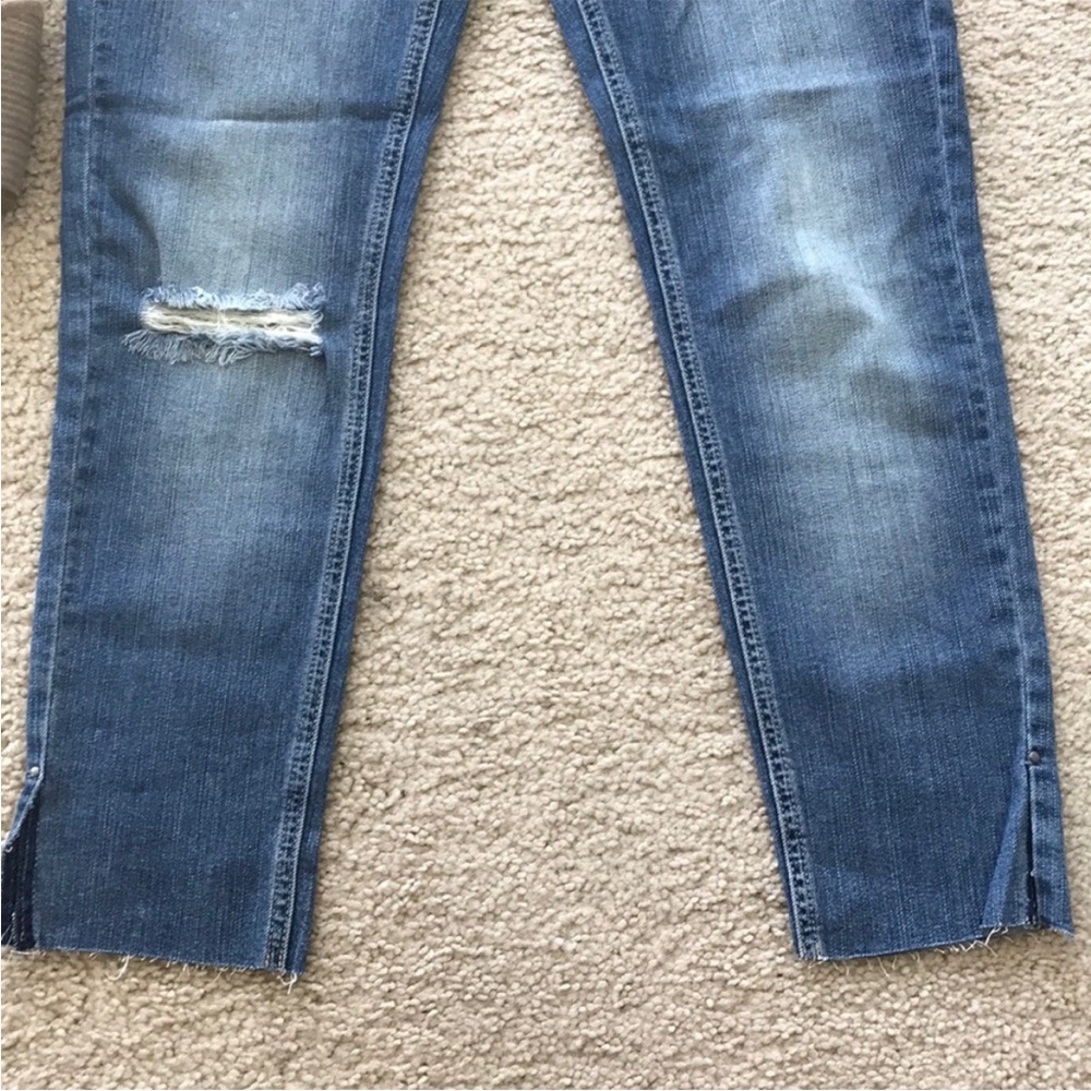 Distressed Ankle Length Jeans - Picture 7 of 8